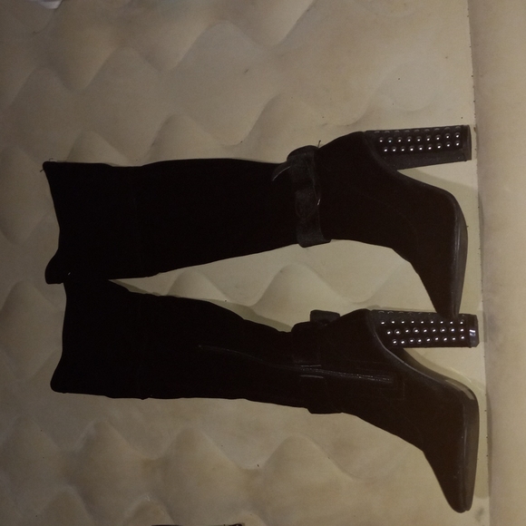 Boots - Picture 2 of 4